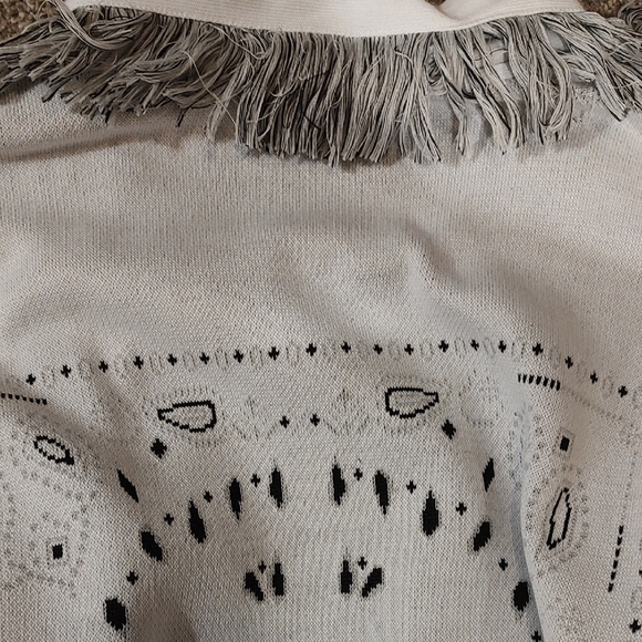 Elegant Gray and White Women's Cardigan - Picture 4 of 6